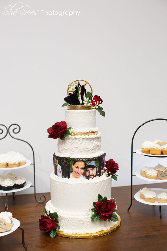 Photos on wedding cake